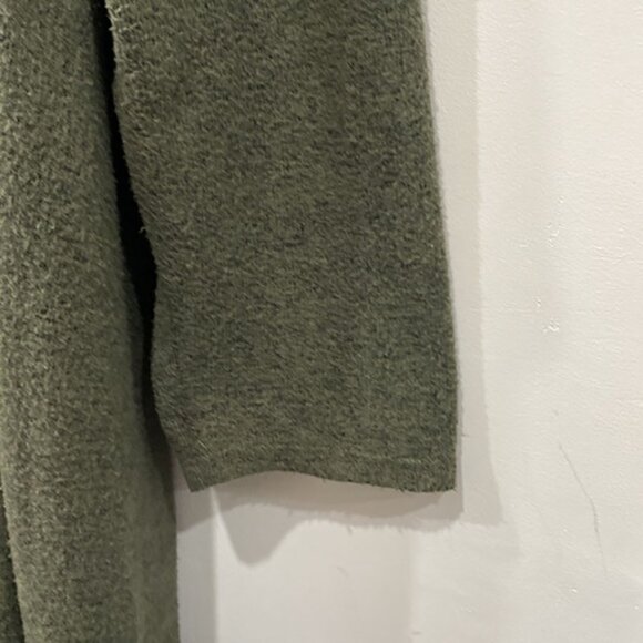 Torrid Super Soft Plush Hooded Long Sleeve Ruffle Top in Headered Green size 4X - Picture 3 of 11